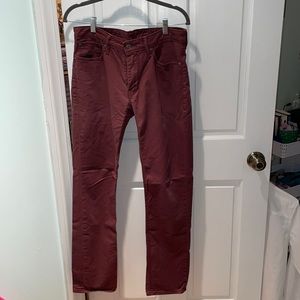 Maroon Levi’s Chinos